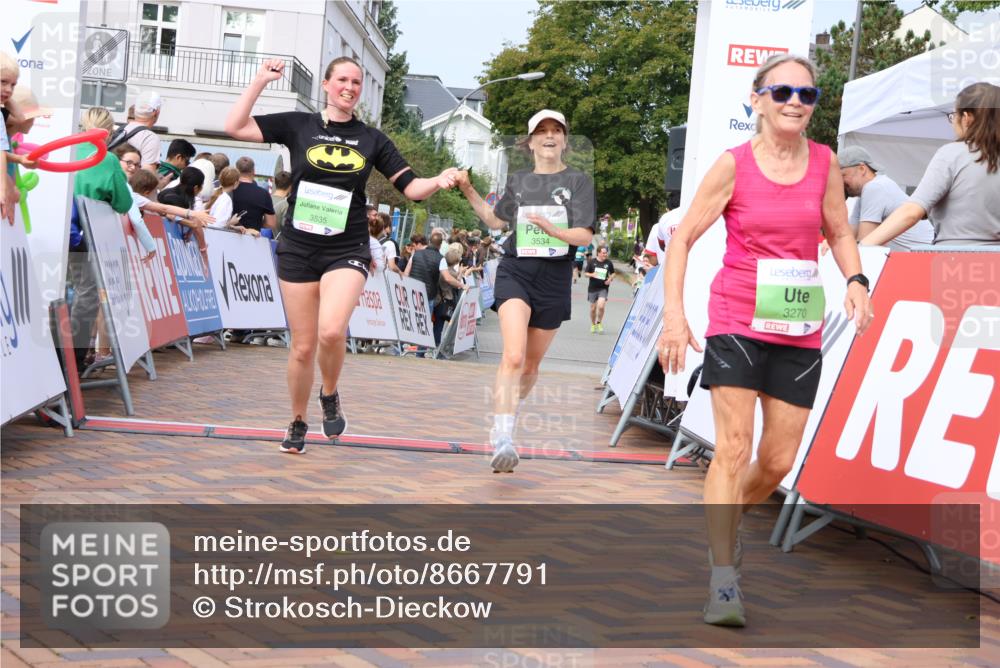 31.08.2025 - 21. Blankeneser Heldenlauf Strokosch-Dieckow http://msf.ph/oto/8667791 31.08.2025 11:15:01 Ziel 3535, 3534, 3586, 3661, 3610, 3270 meine-sportfotos.de