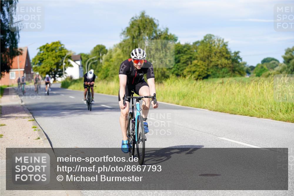 31.08.2025 - Elbe Triathlon Hamburg Michael Burmester http://msf.ph/oto/8667793 31.08.2025 09:43:57 Radfahren 281, 450, 562, 563, 610, 634, 770, 864 meine-sportfotos.de