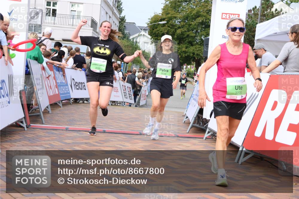 31.08.2025 - 21. Blankeneser Heldenlauf Strokosch-Dieckow http://msf.ph/oto/8667800 31.08.2025 11:15:01 Ziel 3535, 3534, 3586, 3661, 3610, 3270 meine-sportfotos.de
