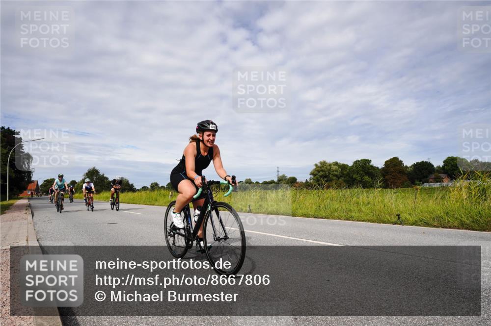 31.08.2025 - Elbe Triathlon Hamburg Michael Burmester http://msf.ph/oto/8667806 31.08.2025 10:57:01 Radfahren 1305, 1361, 1392, 1414, 1450, 1458 meine-sportfotos.de