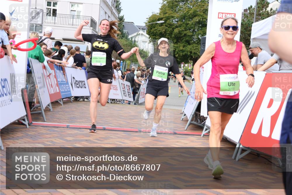 31.08.2025 - 21. Blankeneser Heldenlauf Strokosch-Dieckow http://msf.ph/oto/8667807 31.08.2025 11:15:01 Ziel 3535, 3534, 3586, 3661, 3610, 3270 meine-sportfotos.de