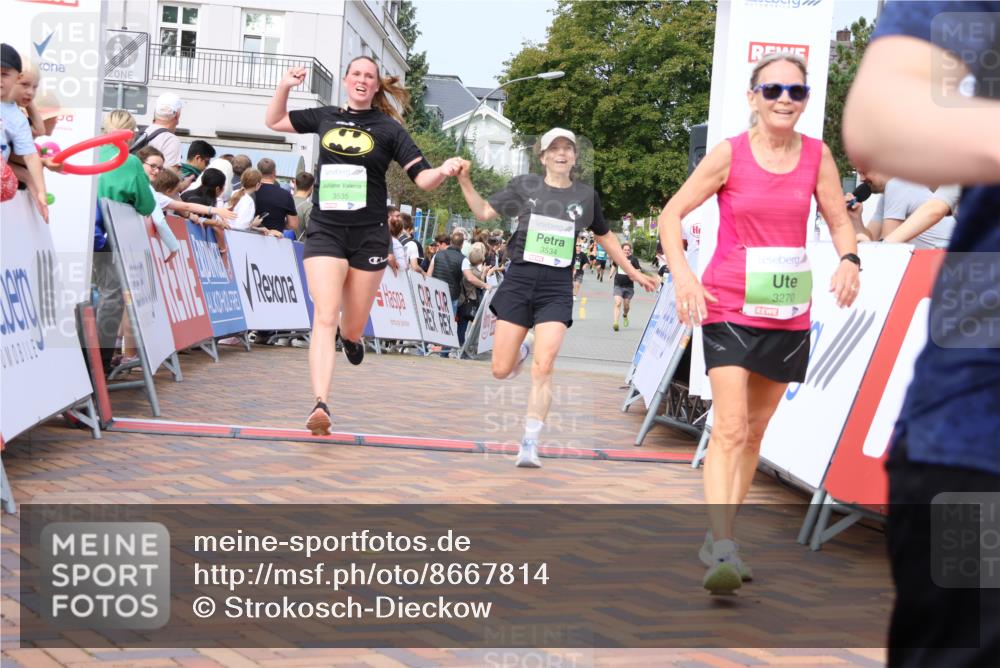 31.08.2025 - 21. Blankeneser Heldenlauf Strokosch-Dieckow http://msf.ph/oto/8667814 31.08.2025 11:15:01 Ziel 3535, 3534, 3586, 3661, 3610, 3270 meine-sportfotos.de