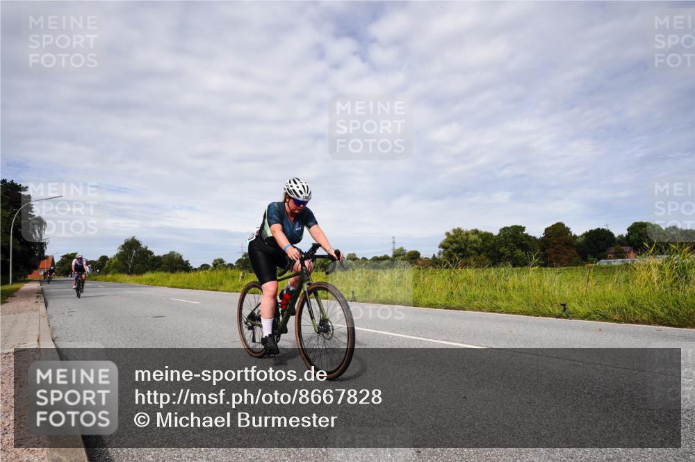 31.08.2025 - Elbe Triathlon Hamburg Michael Burmester http://msf.ph/oto/8667828 31.08.2025 10:57:19 Radfahren 1321, 1357, 1363, 1457 meine-sportfotos.de
