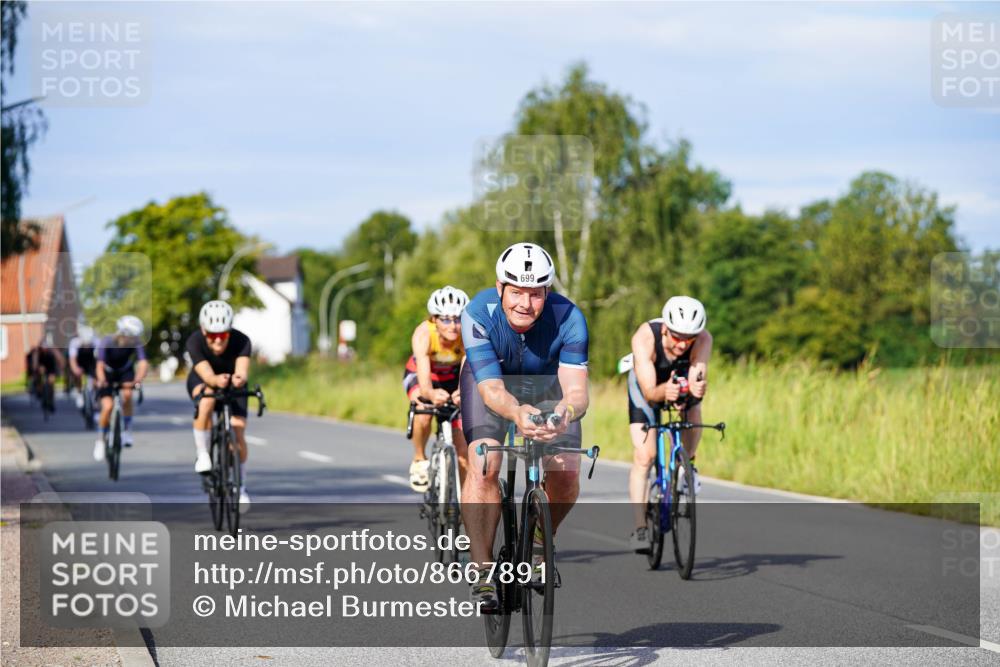 31.08.2025 - Elbe Triathlon Hamburg Michael Burmester http://msf.ph/oto/8667891 31.08.2025 09:44:49 Radfahren 259, 298, 357, 617, 669, 737, 823, 869, 881 meine-sportfotos.de