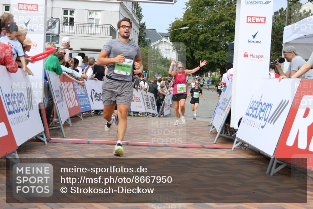 31.08.2025 - 21. Blankeneser Heldenlauf Strokosch-Dieckow http://msf.ph/oto/8667950 31.08.2025 11:14:57 Ziel 3479, 3535, 3534, 3586, 3661, 3610, 3336, 3270 meine-sportfotos.de