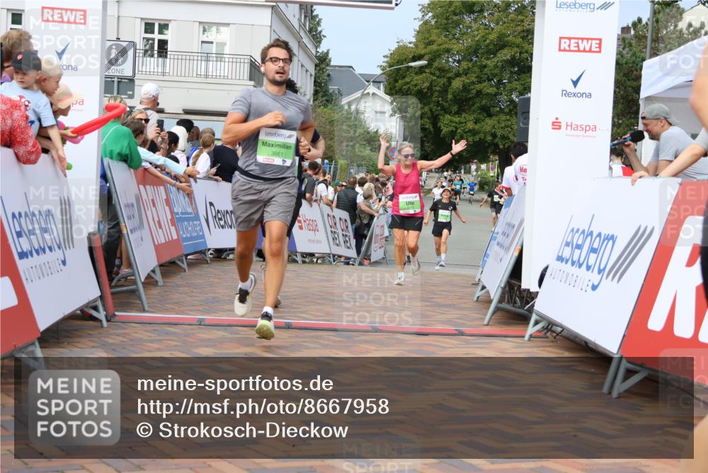 31.08.2025 - 21. Blankeneser Heldenlauf Strokosch-Dieckow http://msf.ph/oto/8667958 31.08.2025 11:14:57 Ziel 3479, 3535, 3534, 3586, 3661, 3610, 3336, 3270 meine-sportfotos.de
