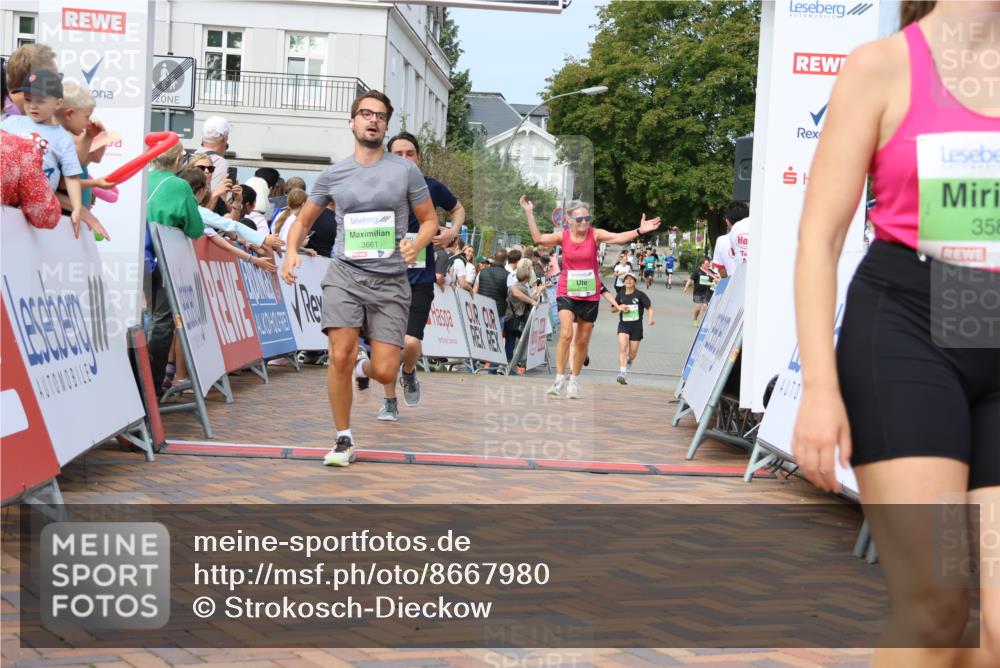 31.08.2025 - 21. Blankeneser Heldenlauf Strokosch-Dieckow http://msf.ph/oto/8667980 31.08.2025 11:14:57 Ziel 3479, 3535, 3534, 3586, 3661, 3610, 3336, 3270 meine-sportfotos.de
