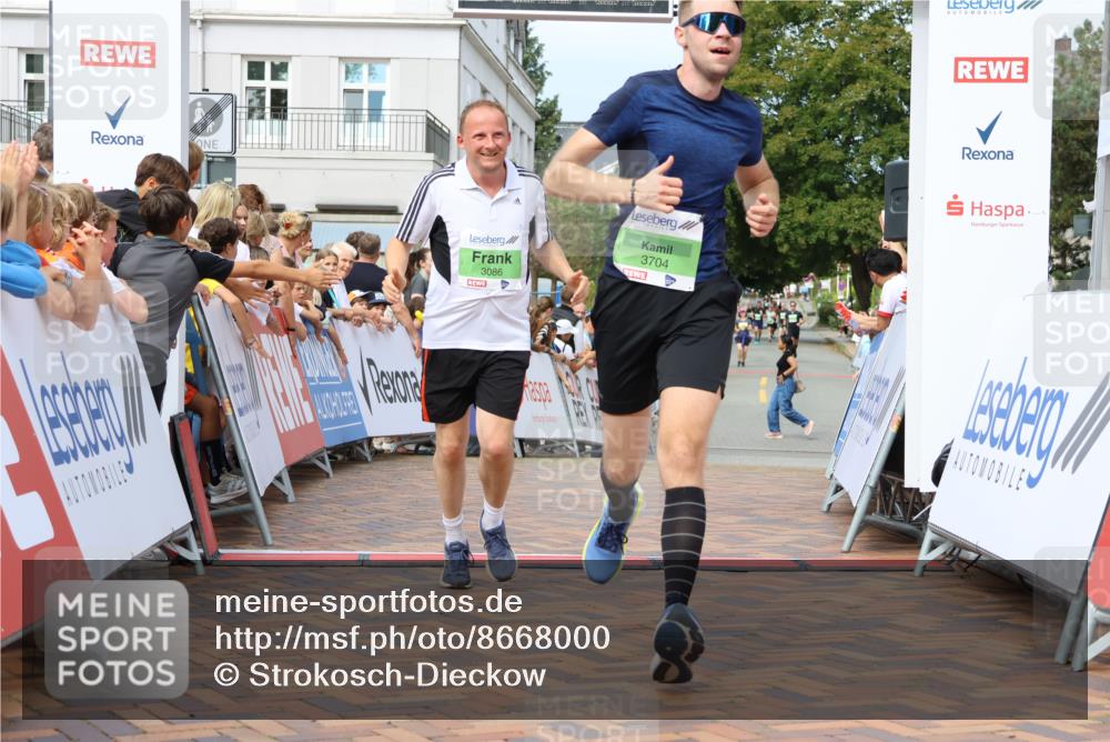 31.08.2025 - 21. Blankeneser Heldenlauf Strokosch-Dieckow http://msf.ph/oto/8668000 31.08.2025 10:56:43 Ziel 3399, 3704, 3394, 3086 meine-sportfotos.de