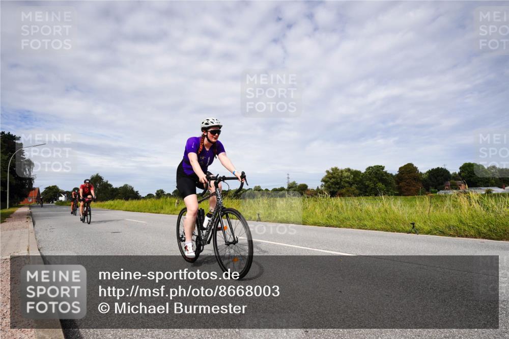 31.08.2025 - Elbe Triathlon Hamburg Michael Burmester http://msf.ph/oto/8668003 31.08.2025 11:01:16 Radfahren 1307, 1359, 1360, 1612 meine-sportfotos.de
