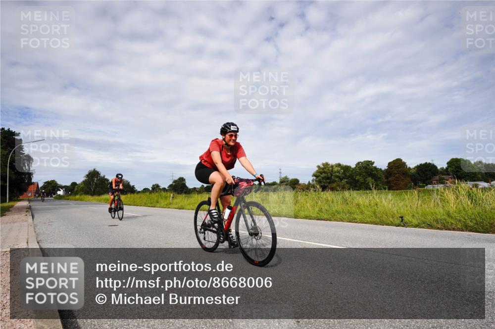 31.08.2025 - Elbe Triathlon Hamburg Michael Burmester http://msf.ph/oto/8668006 31.08.2025 11:01:17 Radfahren 1307, 1359, 1360, 1612 meine-sportfotos.de