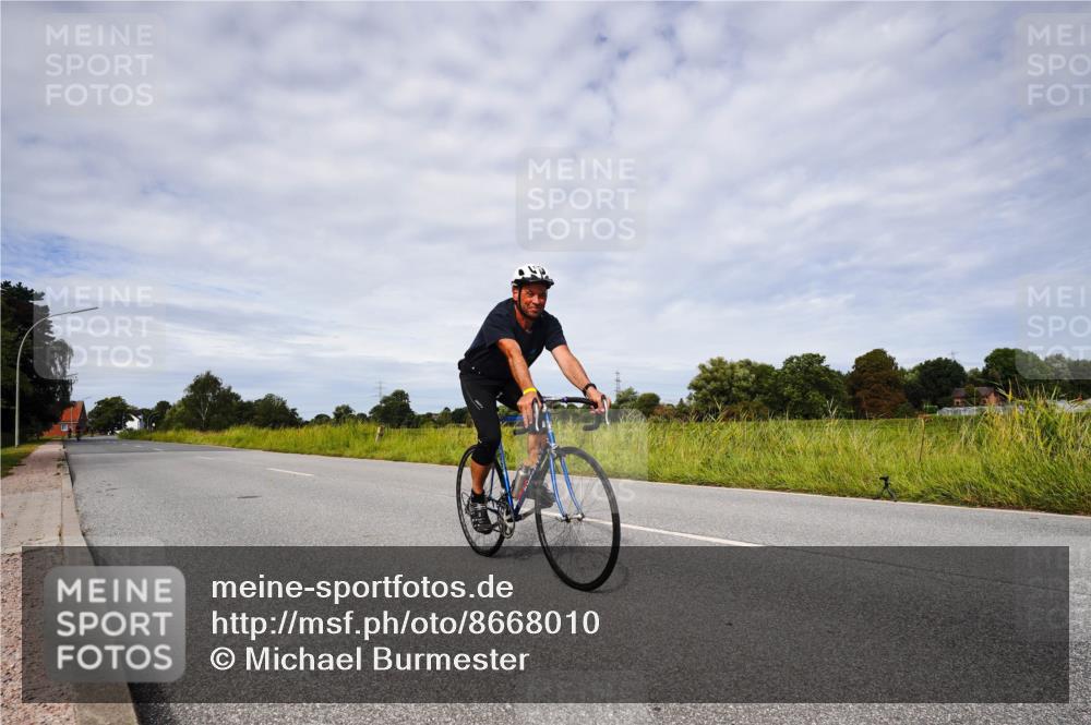 31.08.2025 - Elbe Triathlon Hamburg Michael Burmester http://msf.ph/oto/8668010 31.08.2025 11:01:22 Radfahren 1307, 1352 meine-sportfotos.de