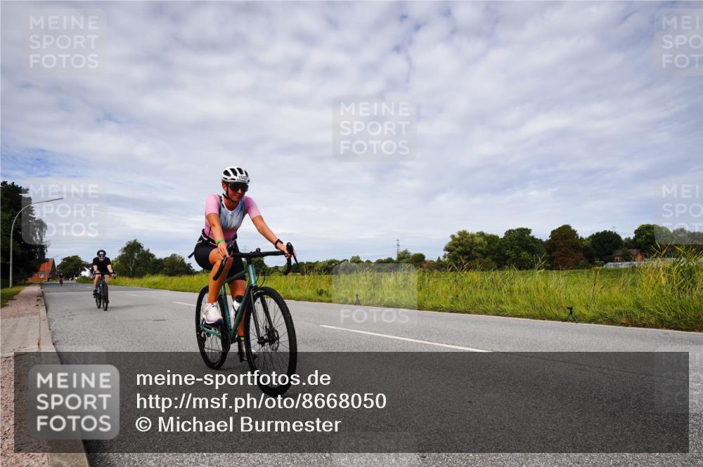 31.08.2025 - Elbe Triathlon Hamburg Michael Burmester http://msf.ph/oto/8668050 31.08.2025 11:02:19 Radfahren 1523, 1567, 1584 meine-sportfotos.de