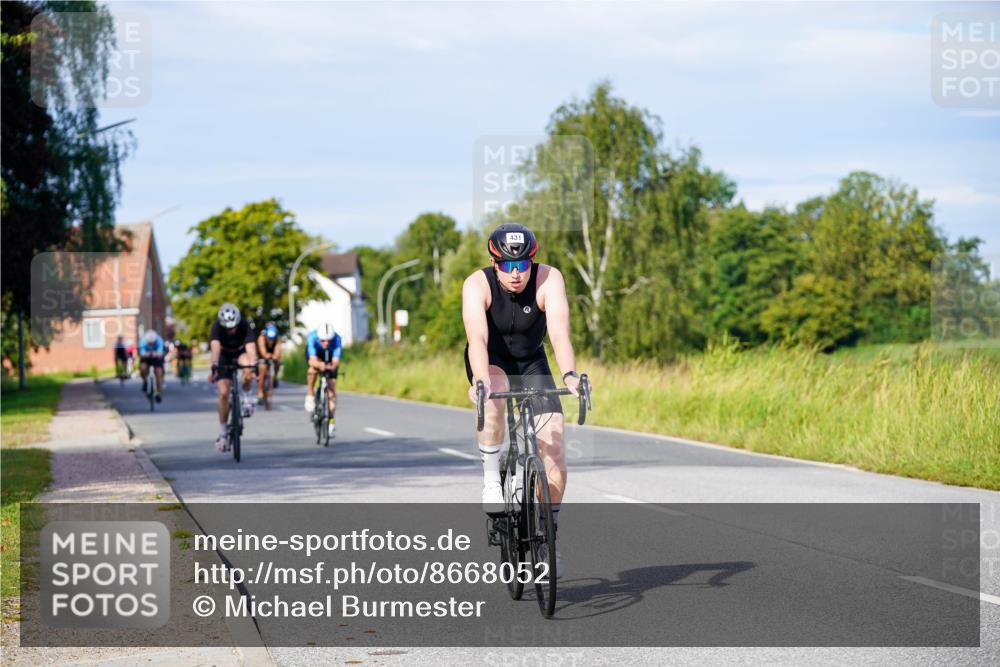 31.08.2025 - Elbe Triathlon Hamburg Michael Burmester http://msf.ph/oto/8668052 31.08.2025 09:45:32 Radfahren 393, 431, 566, 607, 660, 664, 708, 709 meine-sportfotos.de