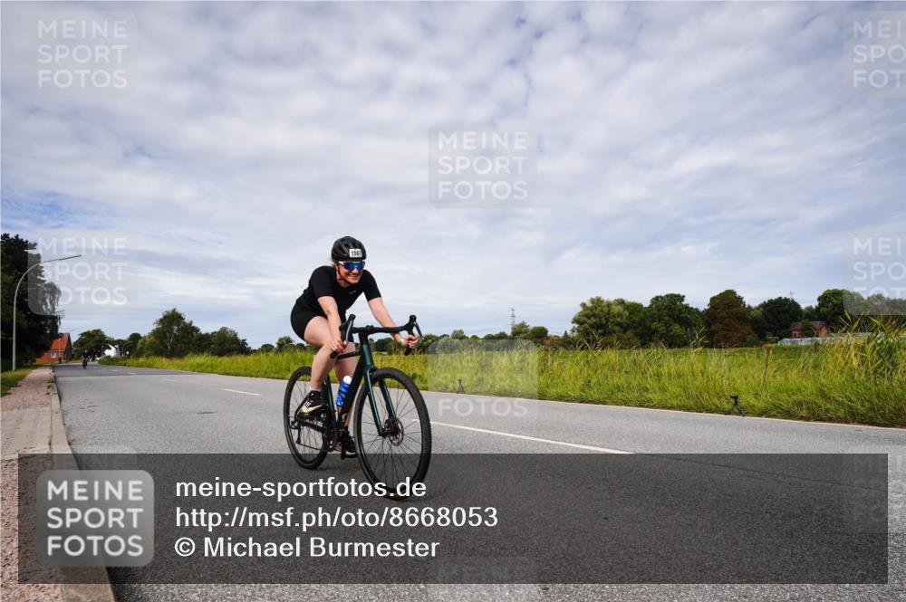 31.08.2025 - Elbe Triathlon Hamburg Michael Burmester http://msf.ph/oto/8668053 31.08.2025 11:02:20 Radfahren 1523, 1567, 1584 meine-sportfotos.de
