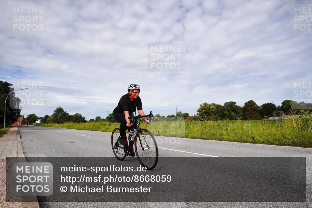 31.08.2025 - Elbe Triathlon Hamburg Michael Burmester http://msf.ph/oto/8668059 31.08.2025 11:02:35 Radfahren 1332, 1464, 1592 meine-sportfotos.de