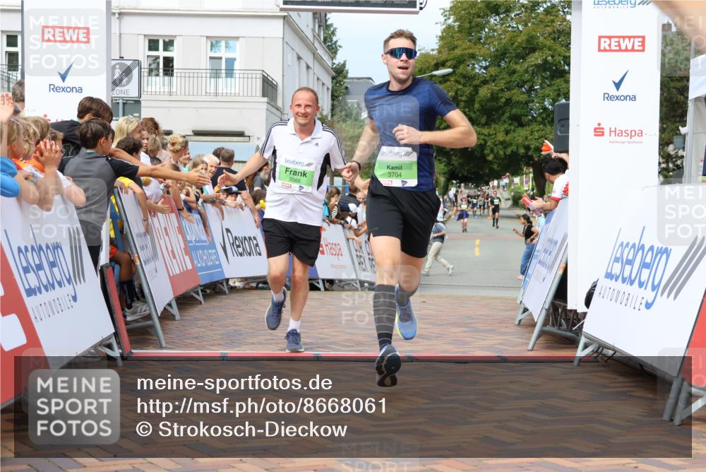 31.08.2025 - 21. Blankeneser Heldenlauf Strokosch-Dieckow http://msf.ph/oto/8668061 31.08.2025 10:56:42 Ziel 3399, 3704, 3394, 3086 meine-sportfotos.de