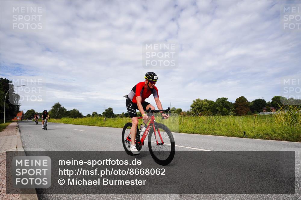 31.08.2025 - Elbe Triathlon Hamburg Michael Burmester http://msf.ph/oto/8668062 31.08.2025 11:02:43 Radfahren 401, 1332, 1512 meine-sportfotos.de
