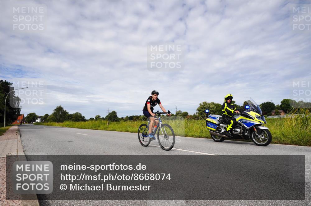 31.08.2025 - Elbe Triathlon Hamburg Michael Burmester http://msf.ph/oto/8668074 31.08.2025 11:02:59 Radfahren 1499, 1597 meine-sportfotos.de