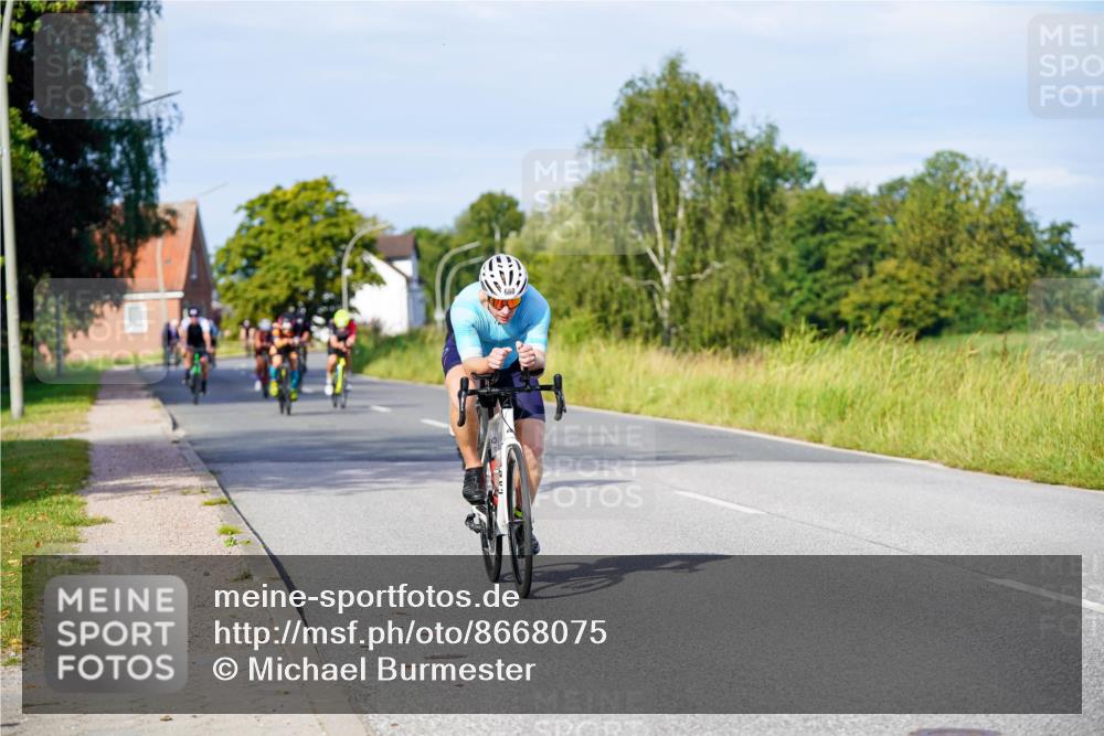 31.08.2025 - Elbe Triathlon Hamburg Michael Burmester http://msf.ph/oto/8668075 31.08.2025 09:45:37 Radfahren 392, 393, 607, 633, 660, 700, 708, 709, 786, 808, 826 meine-sportfotos.de