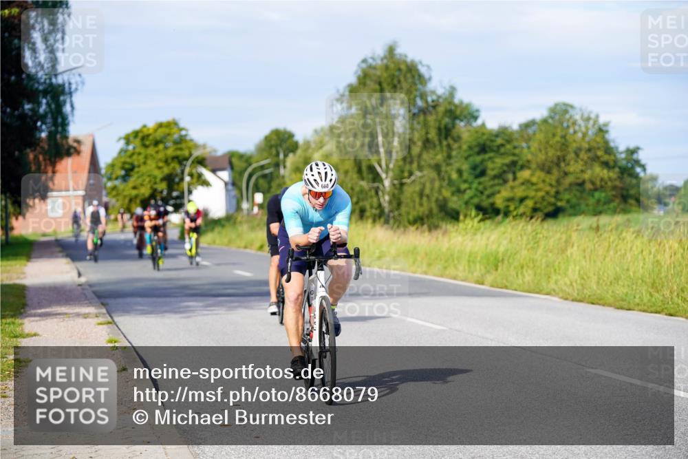 31.08.2025 - Elbe Triathlon Hamburg Michael Burmester http://msf.ph/oto/8668079 31.08.2025 09:45:37 Radfahren 392, 393, 607, 633, 660, 700, 708, 709, 786, 808, 826 meine-sportfotos.de