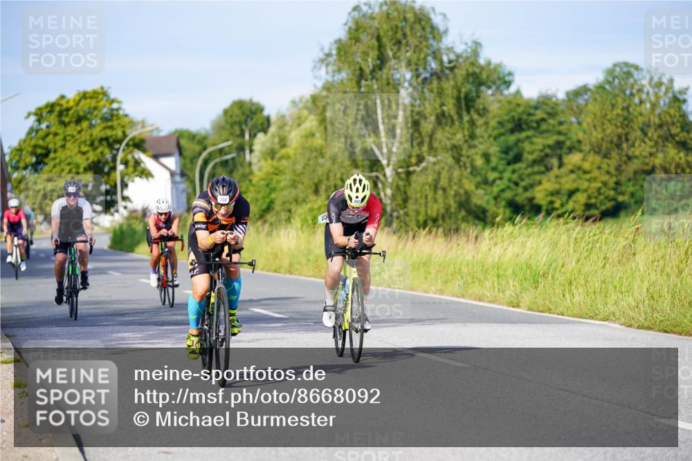 31.08.2025 - Elbe Triathlon Hamburg Michael Burmester http://msf.ph/oto/8668092 31.08.2025 09:45:39 Radfahren 392, 607, 633, 660, 700, 708, 786, 808, 826 meine-sportfotos.de