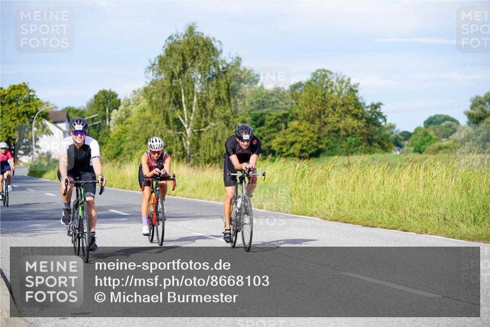 31.08.2025 - Elbe Triathlon Hamburg Michael Burmester http://msf.ph/oto/8668103 31.08.2025 09:45:41 Radfahren 392, 534, 633, 700, 708, 786, 808, 826, 930 meine-sportfotos.de