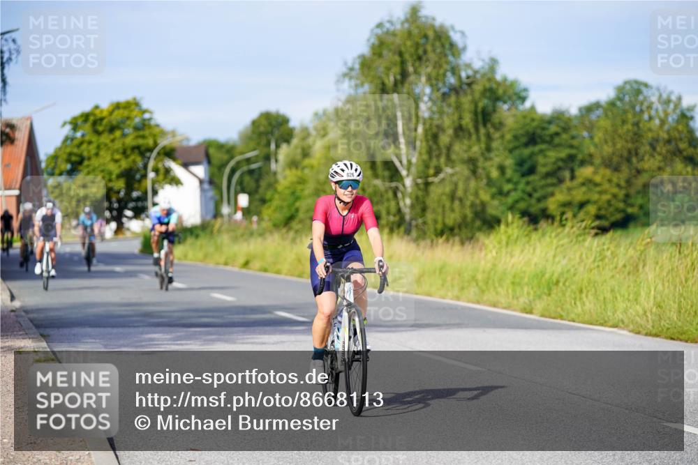 31.08.2025 - Elbe Triathlon Hamburg Michael Burmester http://msf.ph/oto/8668113 31.08.2025 09:45:44 Radfahren 305, 534, 633, 786, 808, 826, 905, 930 meine-sportfotos.de