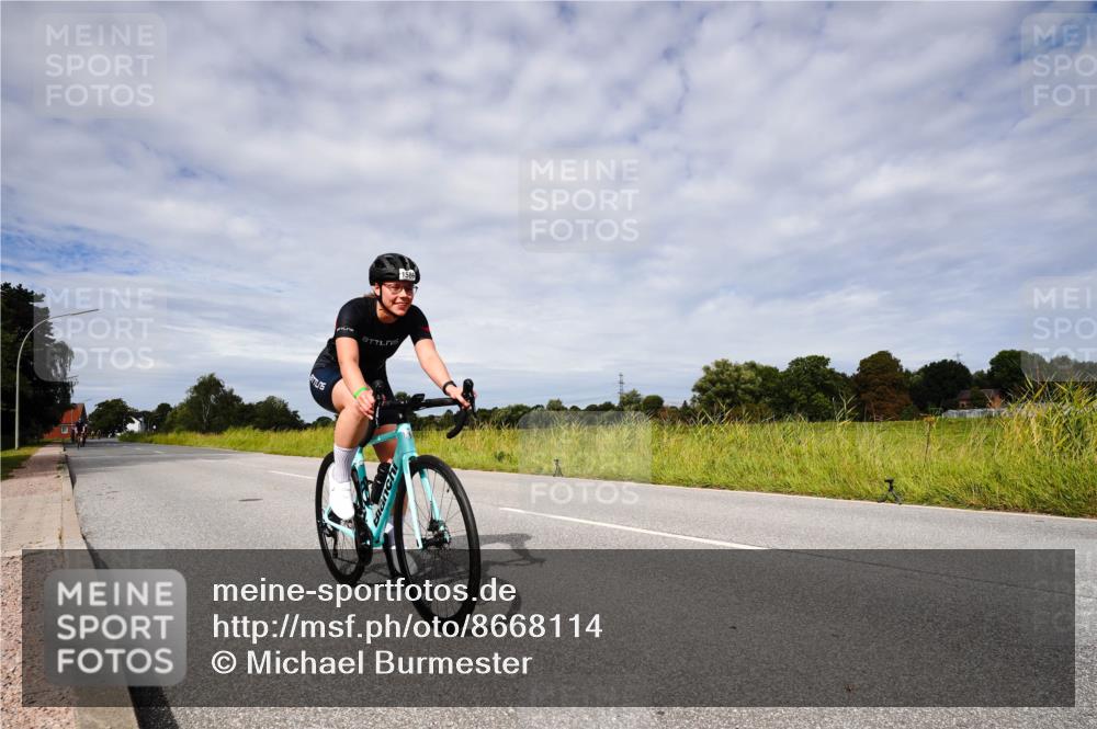 31.08.2025 - Elbe Triathlon Hamburg Michael Burmester http://msf.ph/oto/8668114 31.08.2025 11:04:04 Radfahren 1267, 1571, 1586 meine-sportfotos.de