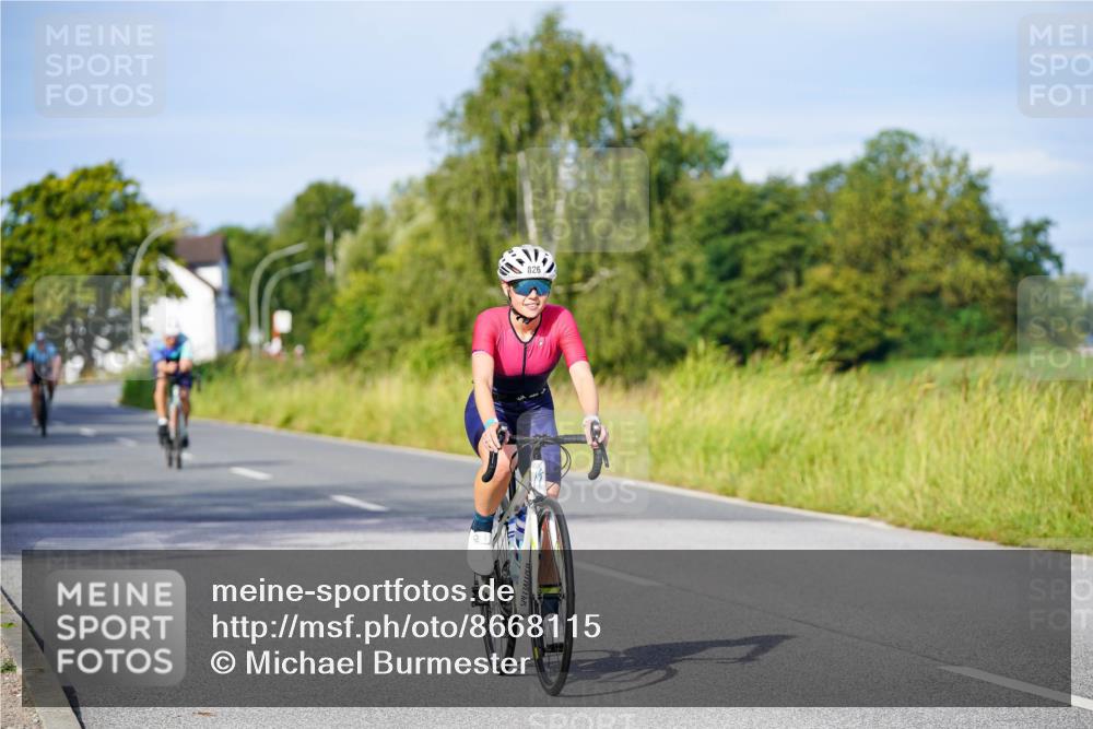 31.08.2025 - Elbe Triathlon Hamburg Michael Burmester http://msf.ph/oto/8668115 31.08.2025 09:45:44 Radfahren 305, 534, 633, 786, 808, 826, 905, 930 meine-sportfotos.de