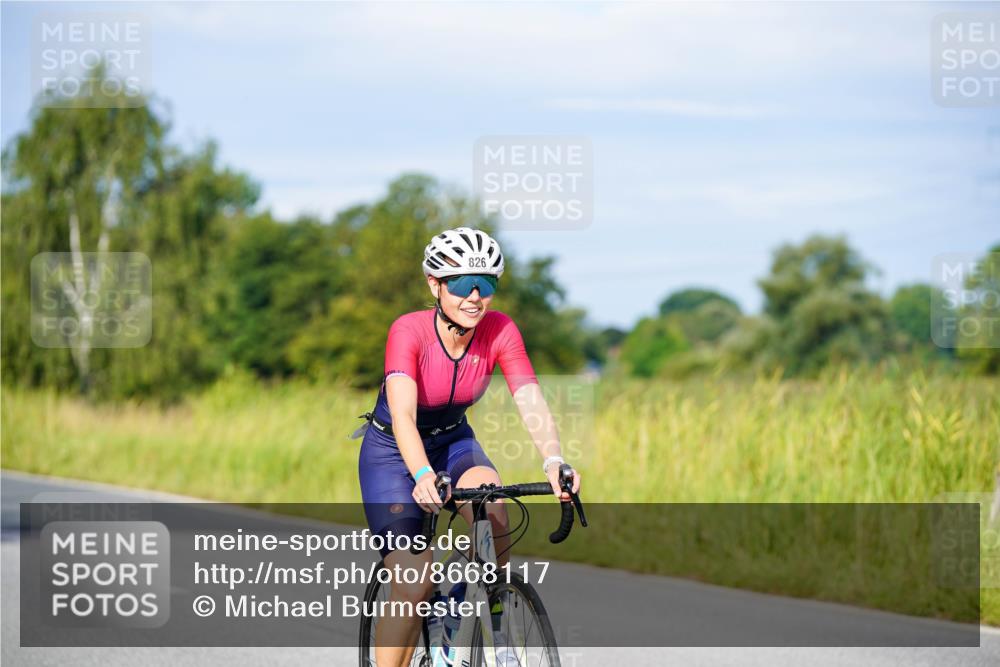 31.08.2025 - Elbe Triathlon Hamburg Michael Burmester http://msf.ph/oto/8668117 31.08.2025 09:45:44 Radfahren 305, 534, 633, 786, 808, 826, 905, 930 meine-sportfotos.de