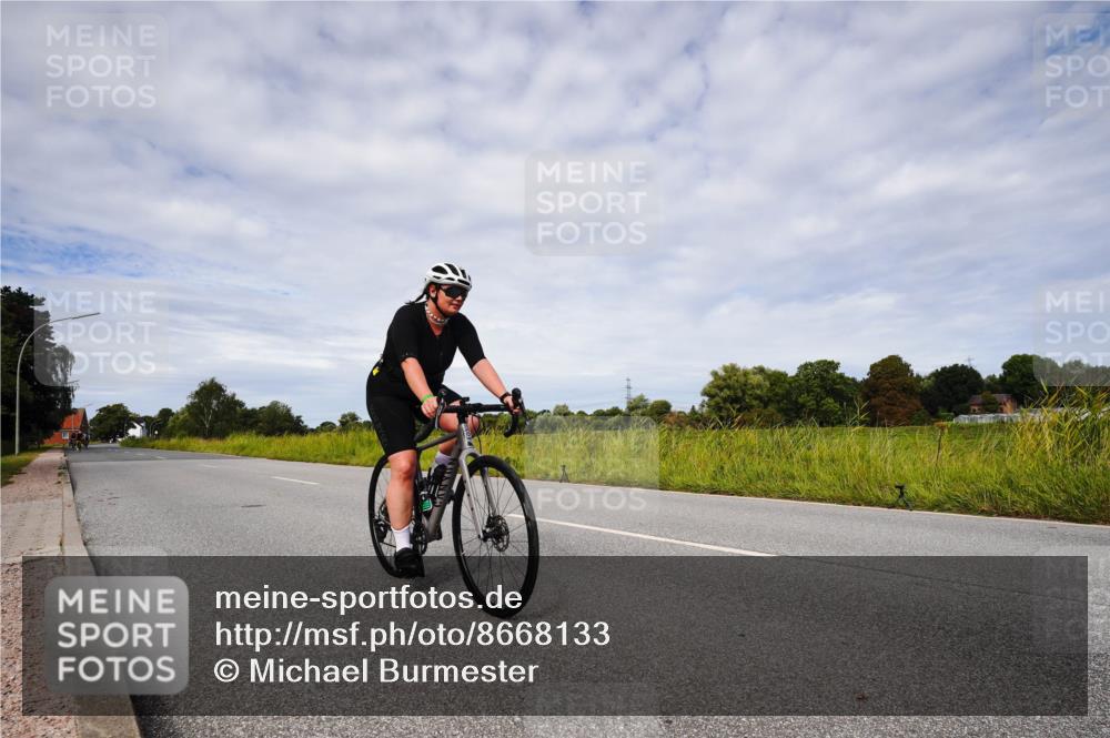 31.08.2025 - Elbe Triathlon Hamburg Michael Burmester http://msf.ph/oto/8668133 31.08.2025 11:04:32 Radfahren 1439, 1529 meine-sportfotos.de