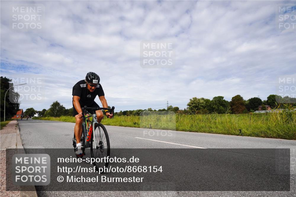 31.08.2025 - Elbe Triathlon Hamburg Michael Burmester http://msf.ph/oto/8668154 31.08.2025 11:04:58 Radfahren 1276, 1300, 1308, 1342, 1496 meine-sportfotos.de