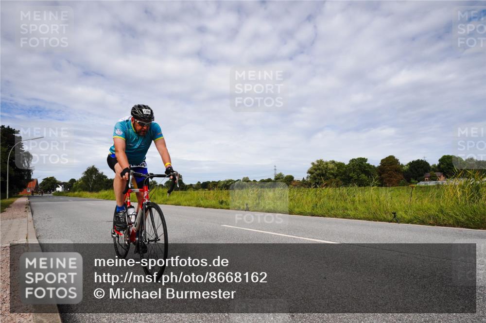 31.08.2025 - Elbe Triathlon Hamburg Michael Burmester http://msf.ph/oto/8668162 31.08.2025 11:05:06 Radfahren 1300, 1308 meine-sportfotos.de