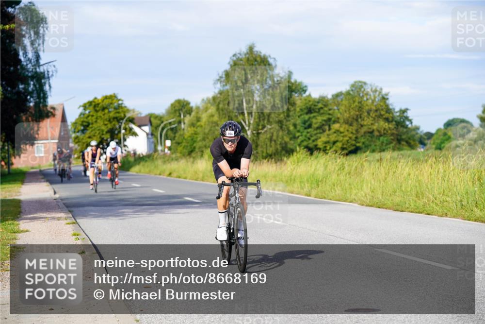 31.08.2025 - Elbe Triathlon Hamburg Michael Burmester http://msf.ph/oto/8668169 31.08.2025 09:46:04 Radfahren 463, 464, 466, 553, 600, 712, 740, 803, 868, 876, 906 meine-sportfotos.de