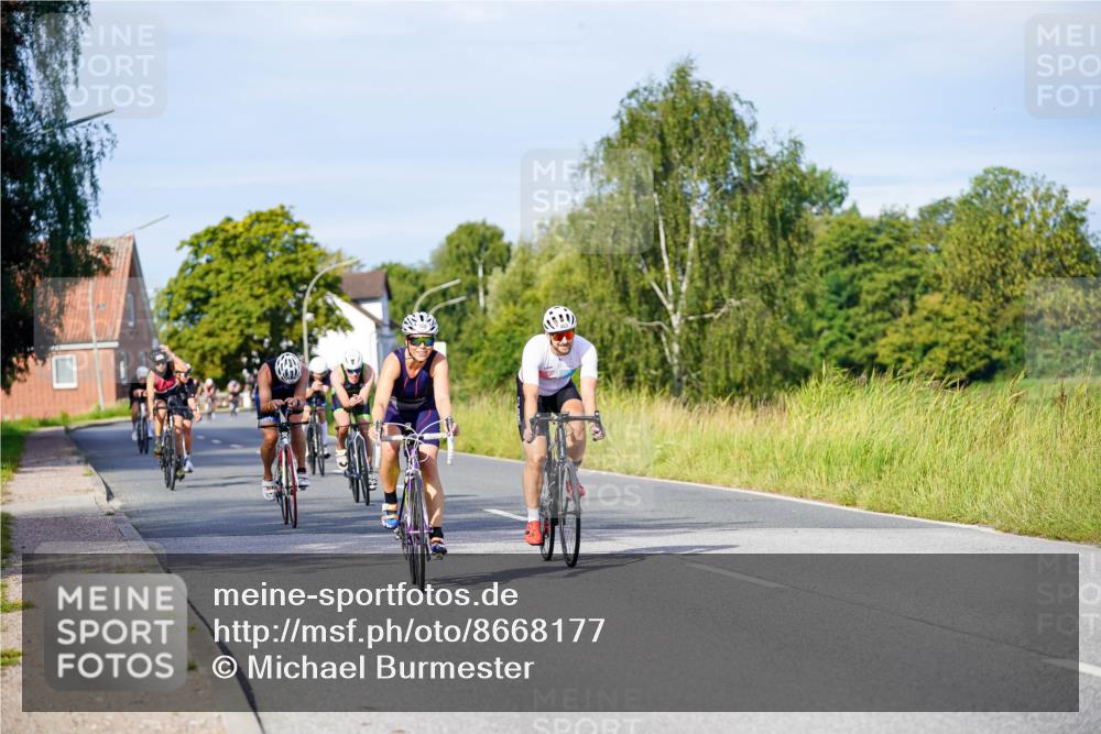 31.08.2025 - Elbe Triathlon Hamburg Michael Burmester http://msf.ph/oto/8668177 31.08.2025 09:46:06 Radfahren 463, 464, 553, 600, 740, 803, 820, 876, 906 meine-sportfotos.de