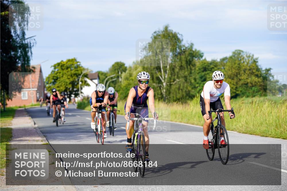31.08.2025 - Elbe Triathlon Hamburg Michael Burmester http://msf.ph/oto/8668184 31.08.2025 09:46:07 Radfahren 463, 464, 553, 600, 740, 803, 820, 876, 906 meine-sportfotos.de