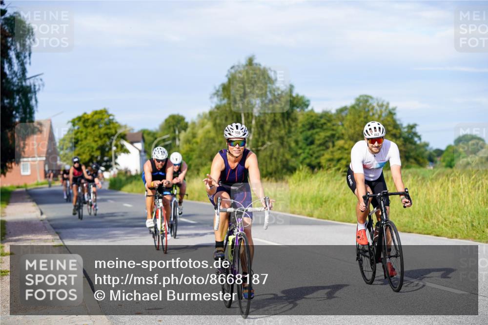 31.08.2025 - Elbe Triathlon Hamburg Michael Burmester http://msf.ph/oto/8668187 31.08.2025 09:46:07 Radfahren 463, 464, 553, 600, 740, 803, 820, 876, 906 meine-sportfotos.de