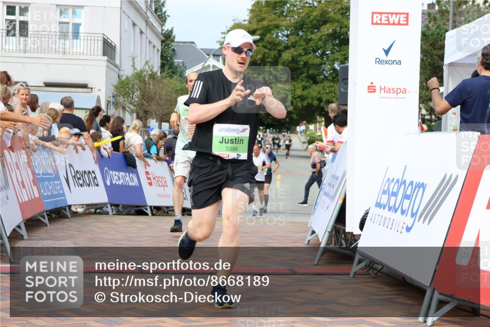 31.08.2025 - 21. Blankeneser Heldenlauf Strokosch-Dieckow http://msf.ph/oto/8668189 31.08.2025 10:56:37 Ziel 3378, 3399, 3704, 3394 meine-sportfotos.de