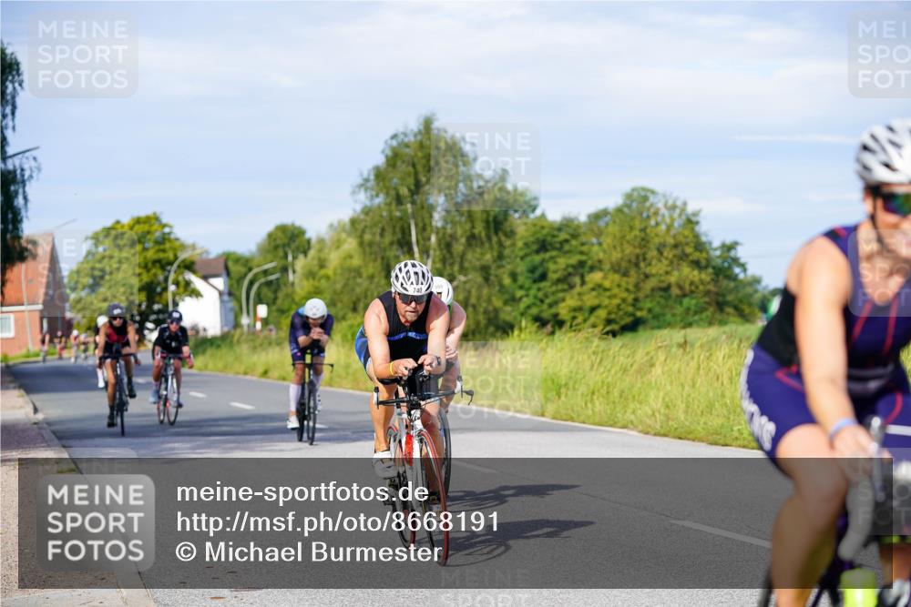 31.08.2025 - Elbe Triathlon Hamburg Michael Burmester http://msf.ph/oto/8668191 31.08.2025 09:46:08 Radfahren 463, 553, 600, 740, 803, 820, 876, 906 meine-sportfotos.de
