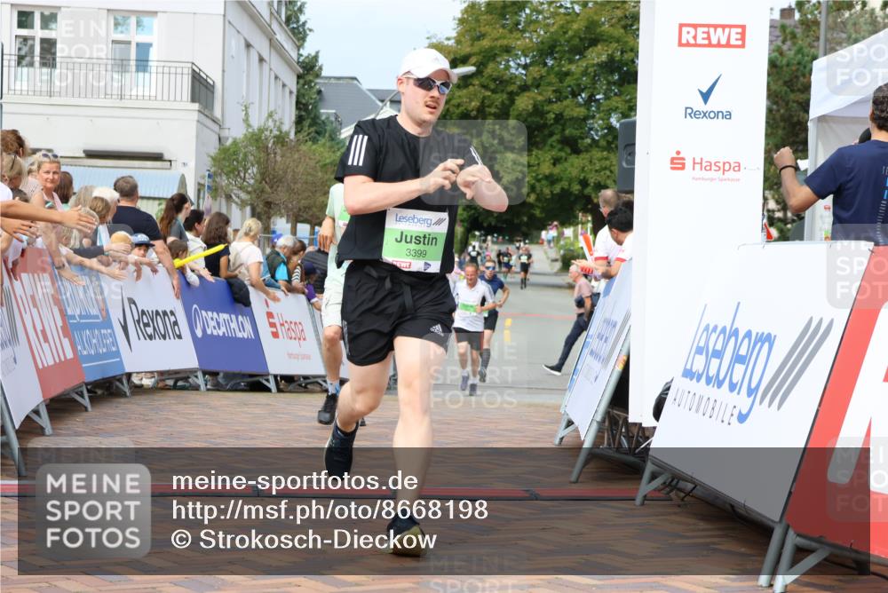 31.08.2025 - 21. Blankeneser Heldenlauf Strokosch-Dieckow http://msf.ph/oto/8668198 31.08.2025 10:56:37 Ziel 3378, 3399, 3704, 3394 meine-sportfotos.de