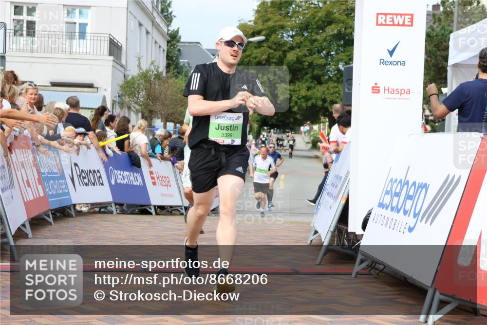 31.08.2025 - 21. Blankeneser Heldenlauf Strokosch-Dieckow http://msf.ph/oto/8668206 31.08.2025 10:56:37 Ziel 3378, 3399, 3704, 3394 meine-sportfotos.de