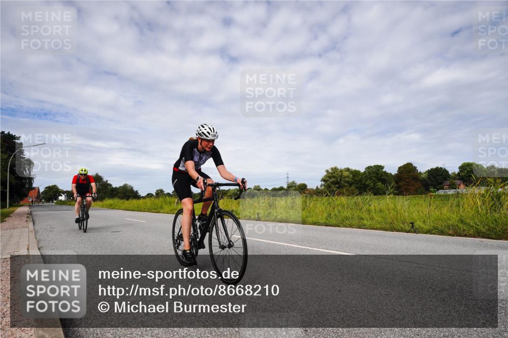 31.08.2025 - Elbe Triathlon Hamburg Michael Burmester http://msf.ph/oto/8668210 31.08.2025 11:06:35 Radfahren 1257, 1354 meine-sportfotos.de