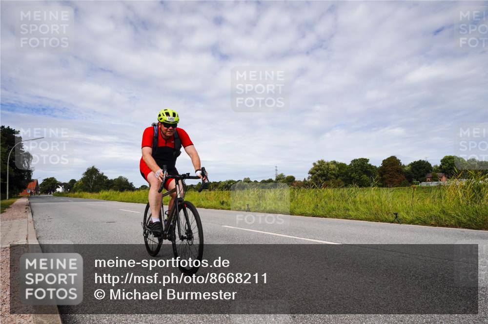 31.08.2025 - Elbe Triathlon Hamburg Michael Burmester http://msf.ph/oto/8668211 31.08.2025 11:06:36 Radfahren 1257, 1354 meine-sportfotos.de