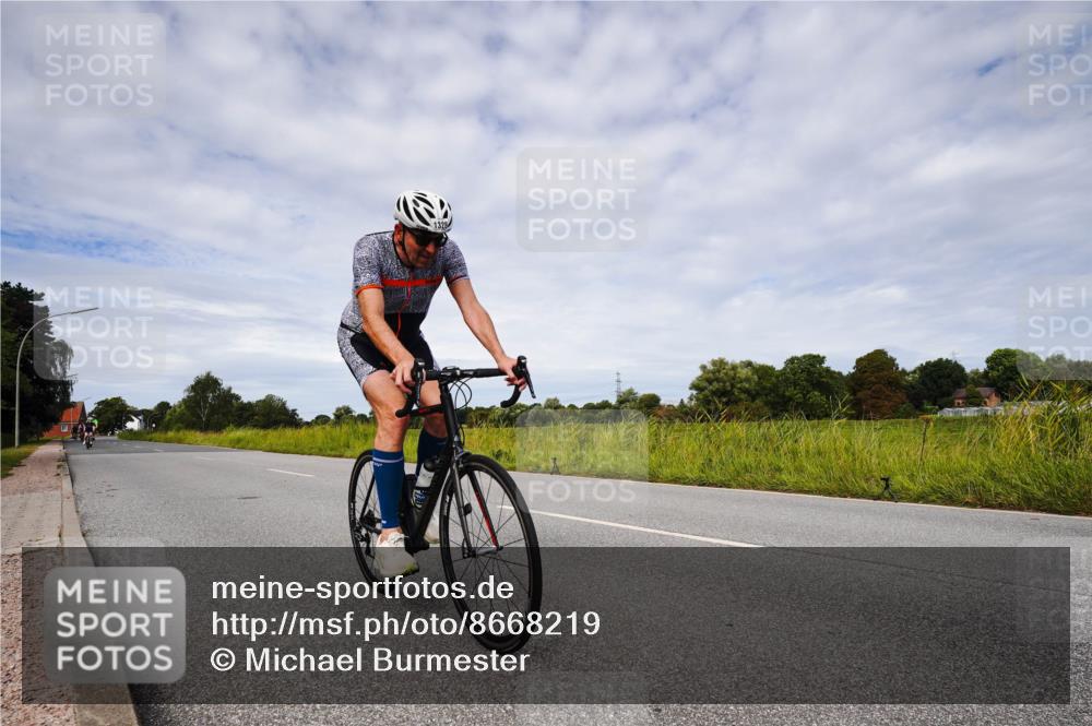31.08.2025 - Elbe Triathlon Hamburg Michael Burmester http://msf.ph/oto/8668219 31.08.2025 11:06:49 Radfahren 1324, 1328, 1384, 1578, 1605 meine-sportfotos.de