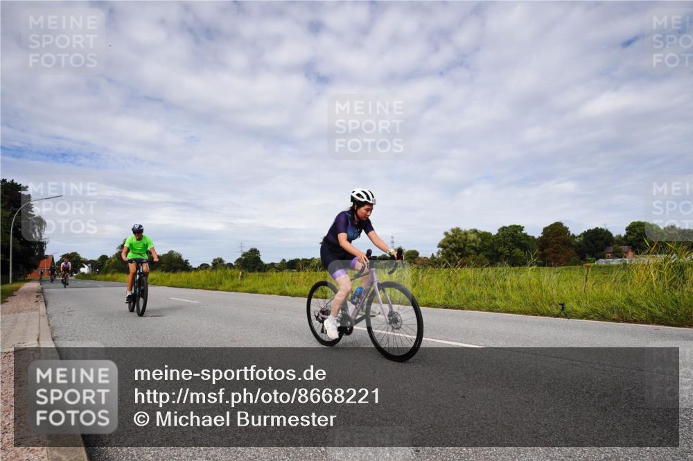 31.08.2025 - Elbe Triathlon Hamburg Michael Burmester http://msf.ph/oto/8668221 31.08.2025 11:06:54 Radfahren 1172, 1333, 1578, 1605 meine-sportfotos.de