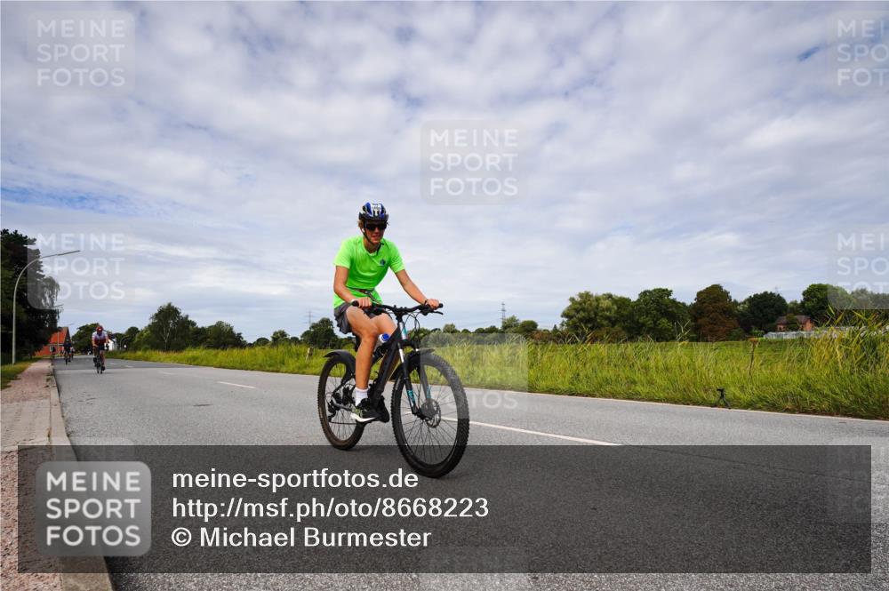 31.08.2025 - Elbe Triathlon Hamburg Michael Burmester http://msf.ph/oto/8668223 31.08.2025 11:06:55 Radfahren 1172, 1333, 1578, 1605 meine-sportfotos.de