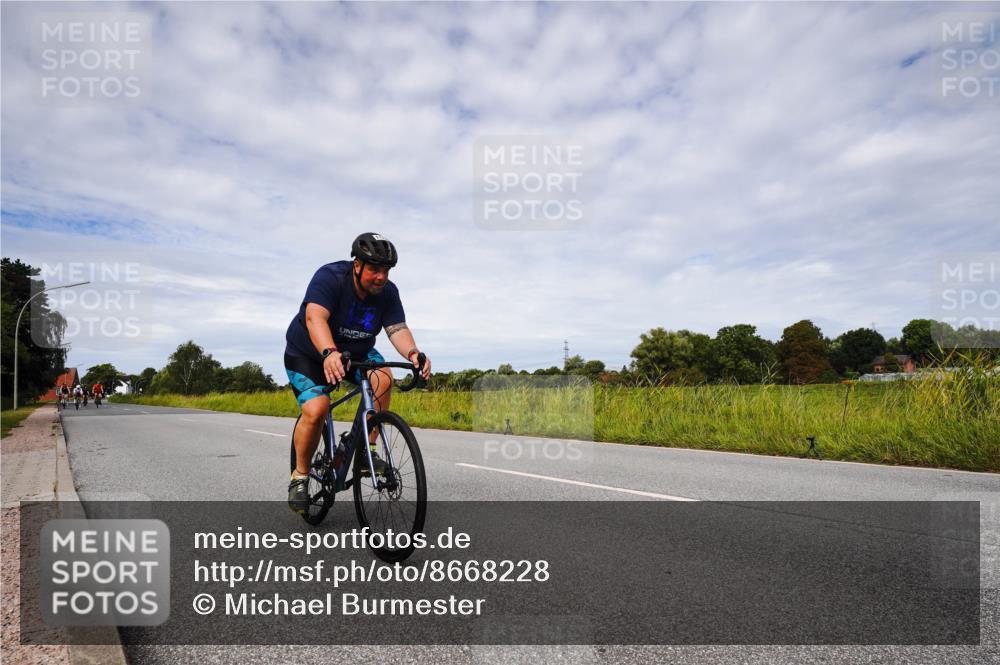 31.08.2025 - Elbe Triathlon Hamburg Michael Burmester http://msf.ph/oto/8668228 31.08.2025 11:07:01 Radfahren 952, 1172, 1556, 1561, 1618 meine-sportfotos.de