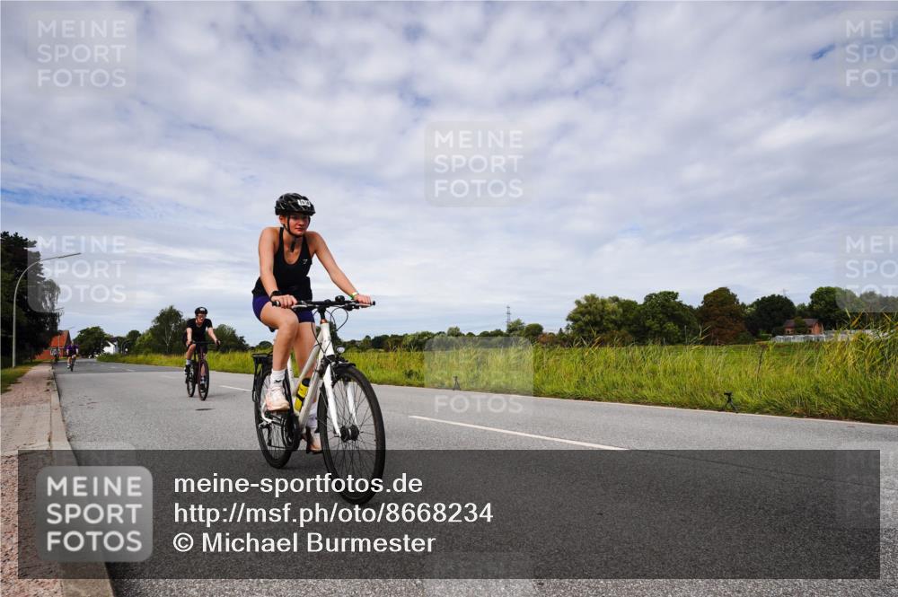 31.08.2025 - Elbe Triathlon Hamburg Michael Burmester http://msf.ph/oto/8668234 31.08.2025 11:07:07 Radfahren 952, 1477, 1556, 1561, 1618 meine-sportfotos.de