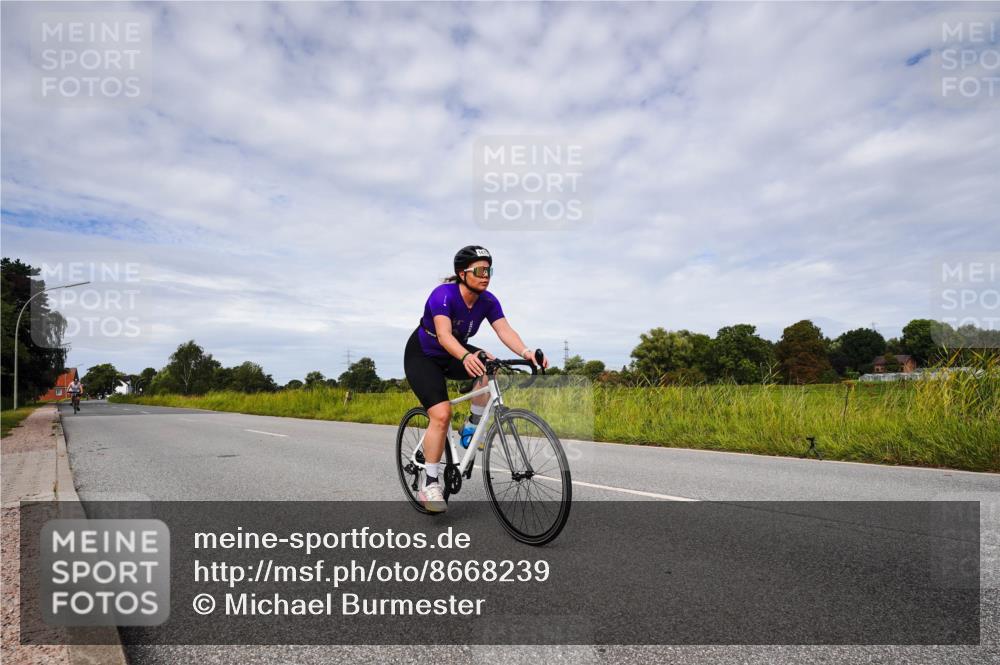 31.08.2025 - Elbe Triathlon Hamburg Michael Burmester http://msf.ph/oto/8668239 31.08.2025 11:07:11 Radfahren 1340, 1477, 1556 meine-sportfotos.de