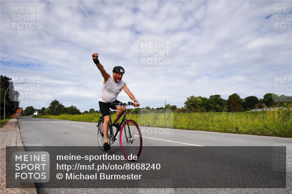31.08.2025 - Elbe Triathlon Hamburg Michael Burmester http://msf.ph/oto/8668240 31.08.2025 11:07:15 Radfahren 1340 meine-sportfotos.de